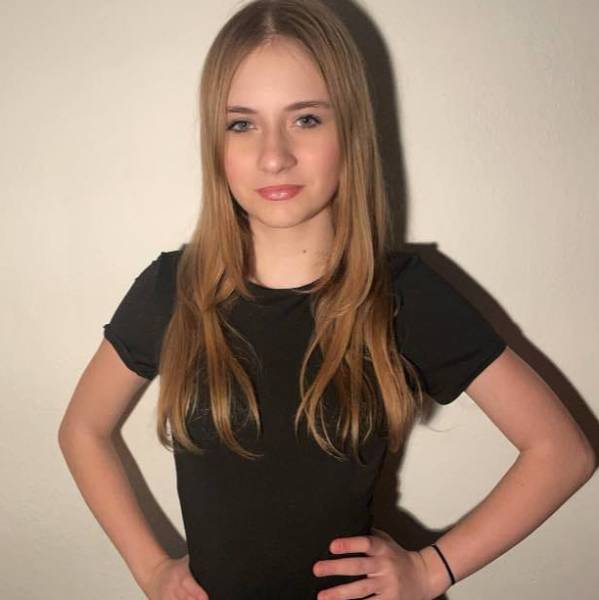 modelka s ID 0102EOQFS3 p031