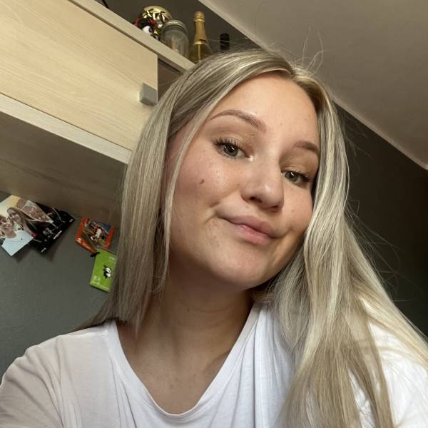 modelka s ID 0102EORR4Y p021