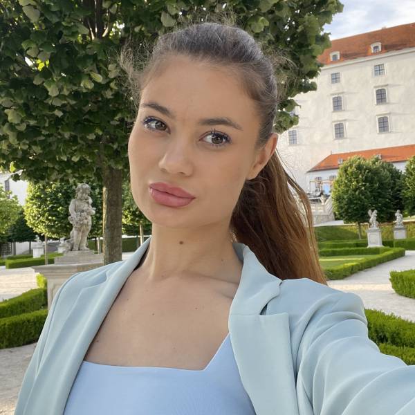 modelka s ID 0102EQDXKE p021