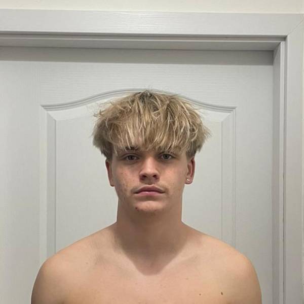 modelka s ID 0102EX7AKB p031