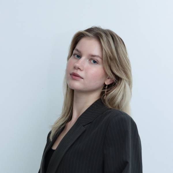 modelka s ID 0102EYR7VJ p021