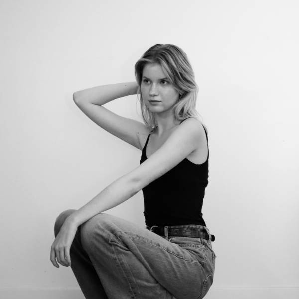 modelka s ID 0102EYR7VJ p031