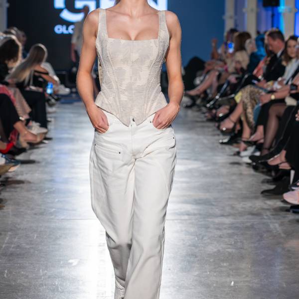 modelka s ID 0102F2QM32 p031