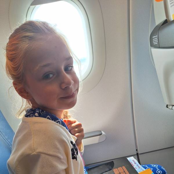 modelka s ID 0102F4YSSV p021