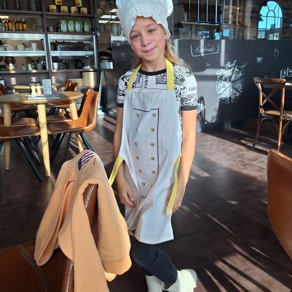 modelka s ID 0102F4YSSV p031