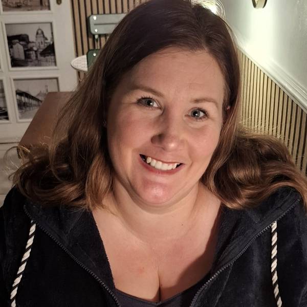 modelka s ID 0102F6KTN7 p021