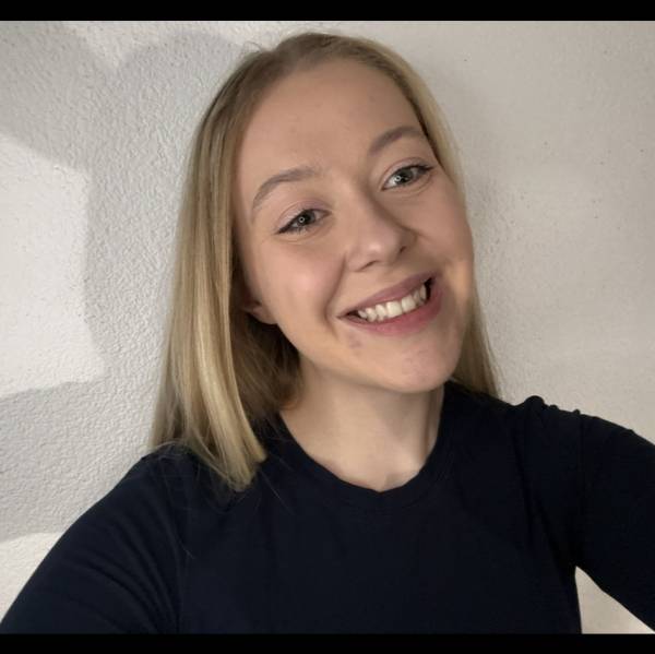 modelka s ID 0102FBSRHX p021