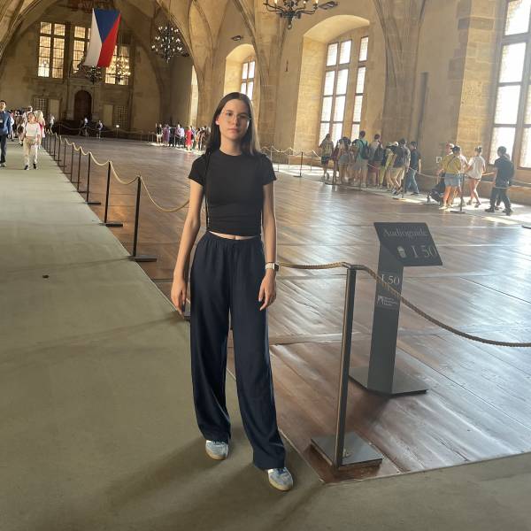 modelka s ID 0102FCIUNE p031