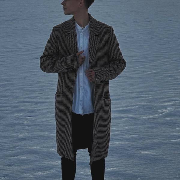 modelka s ID 0102FEKPF7 p031