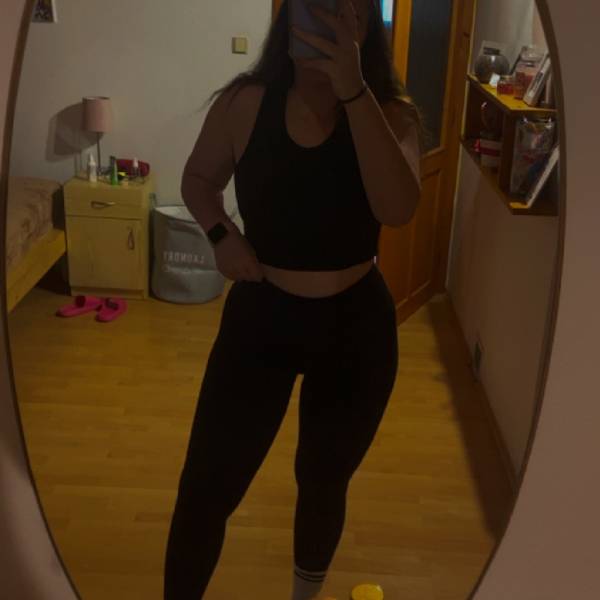 modelka s ID 0102FNFTJ1 p031