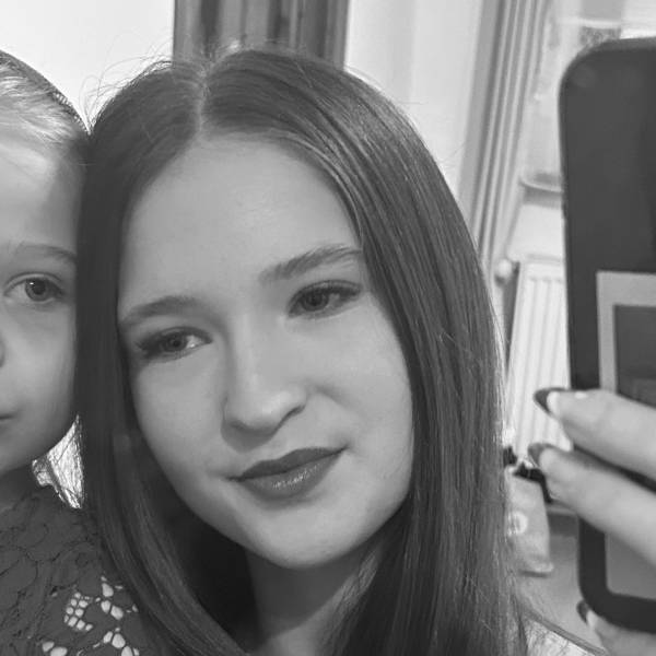 modelka s ID 0102FOXDR6 p021