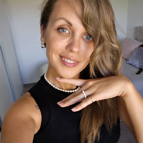 modelka s ID 0102FV74A5 p021