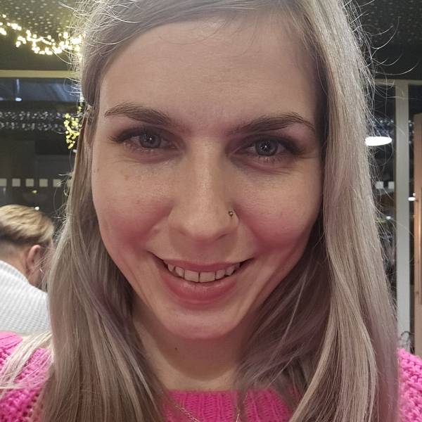 modelka s ID 0102FZOX43 p021