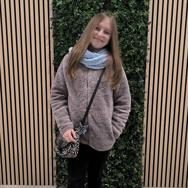 modelka s ID 0102G41UPQ p031