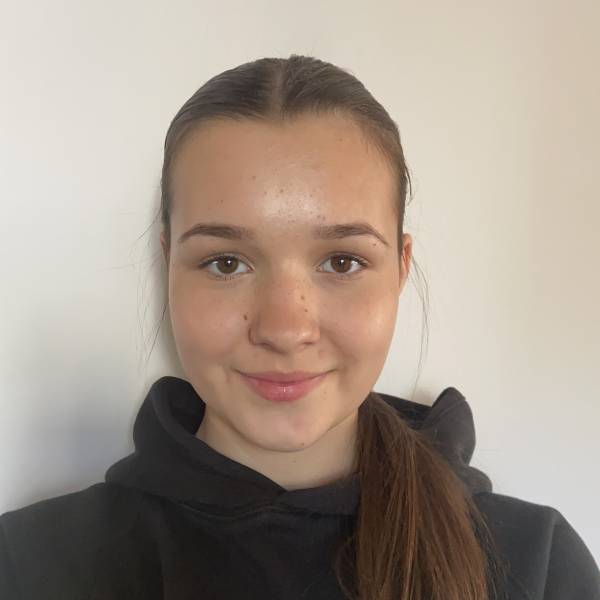 modelka s ID 0102GES8MB p021