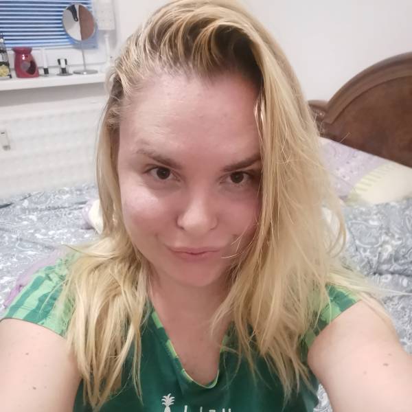modelka s ID 0102GGXNDH p031