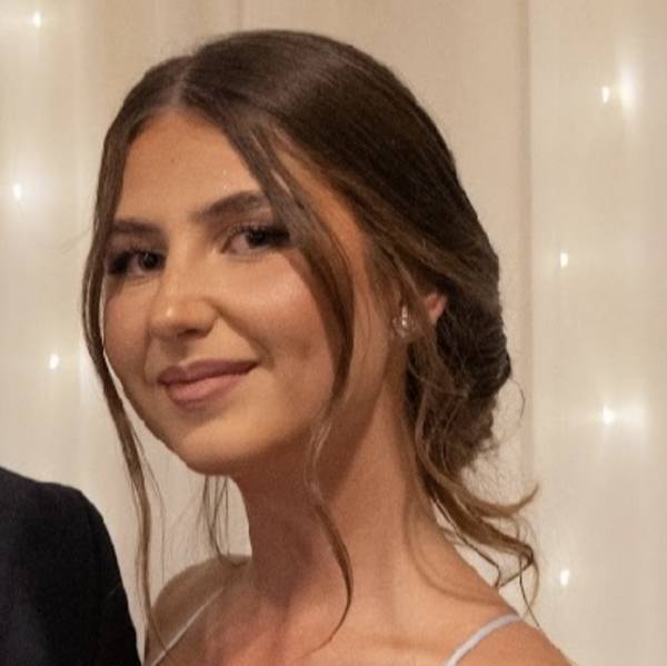 modelka s ID 0102GJIEU7 p021