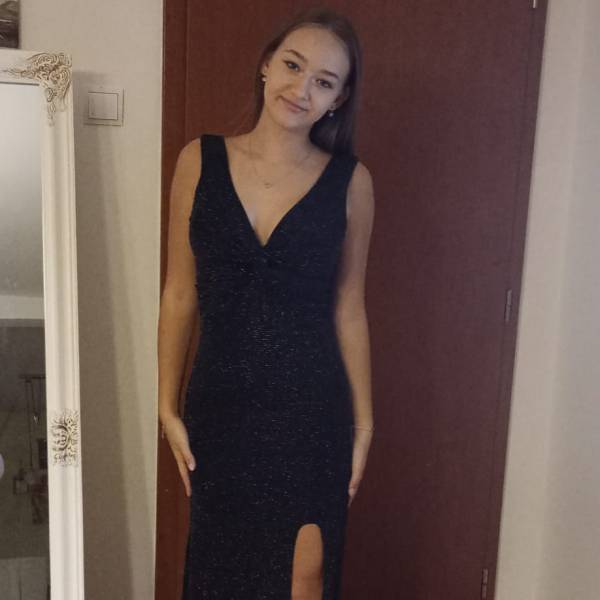 modelka s ID 0102GLGXYK p031