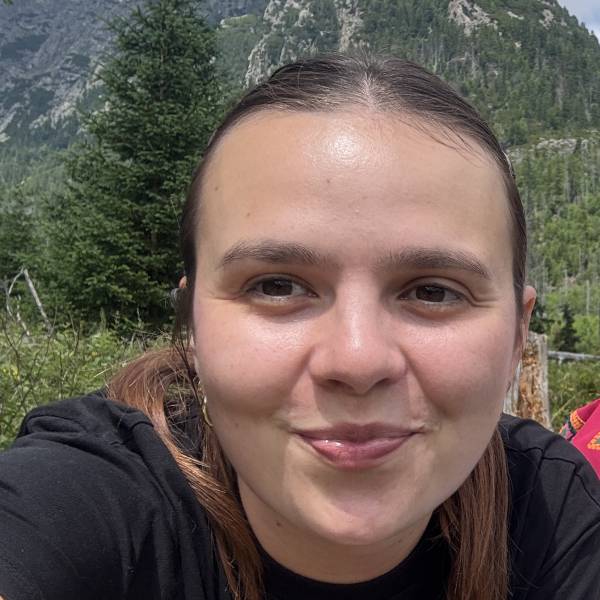 modelka s ID 0102GRZL9Z p021