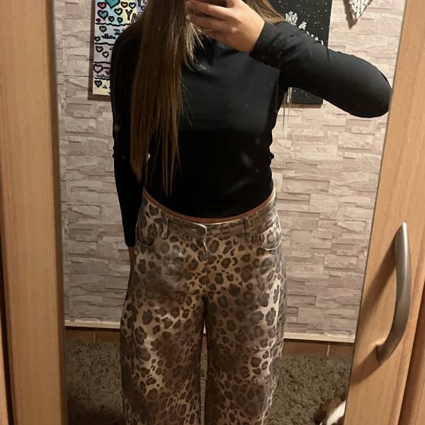 modelka s ID 0102GZDXZH p031