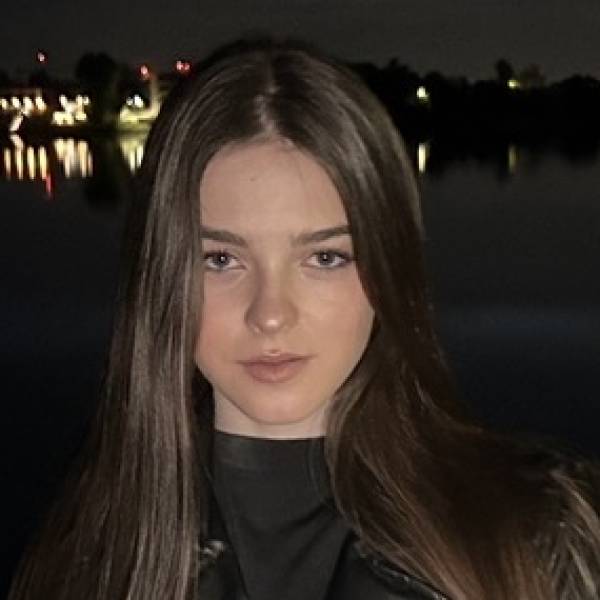 modelka s ID 0102H1R468 p021