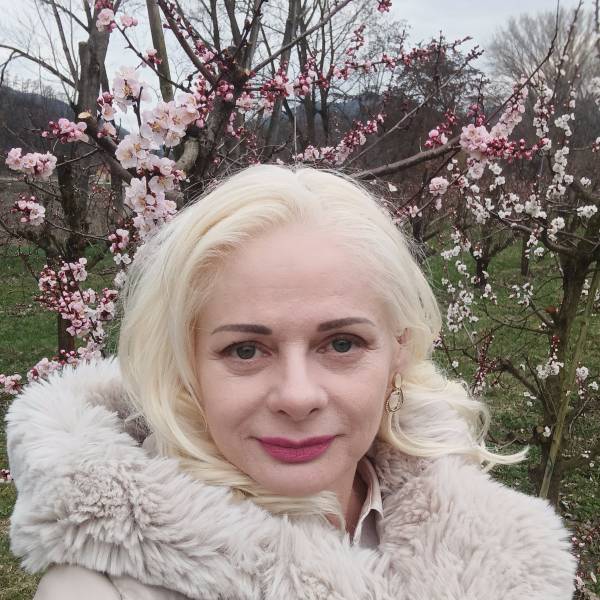 modelka s ID 0102H2IL2B p021