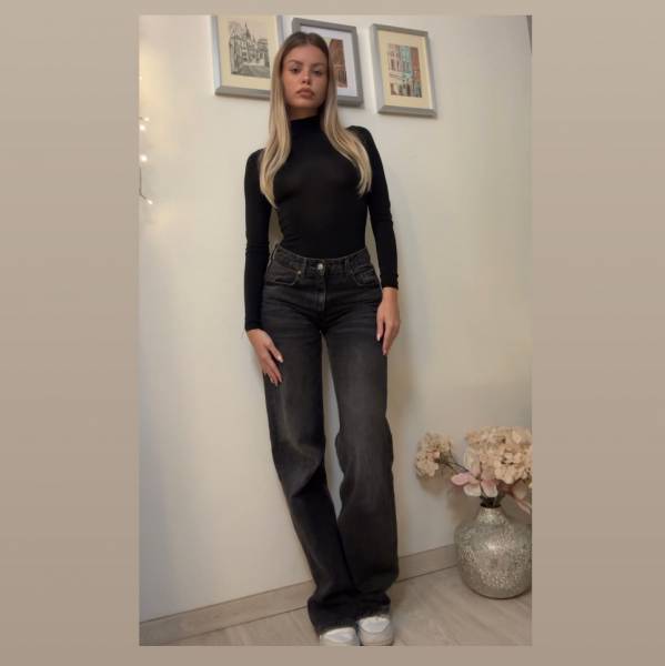 modelka s ID 0102H6A4J7 p031