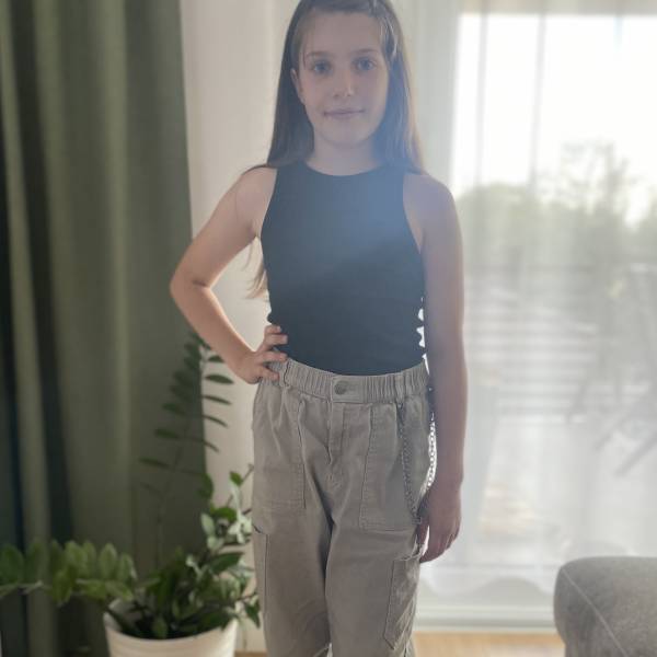 modelka s ID 0102H7YHLG p031