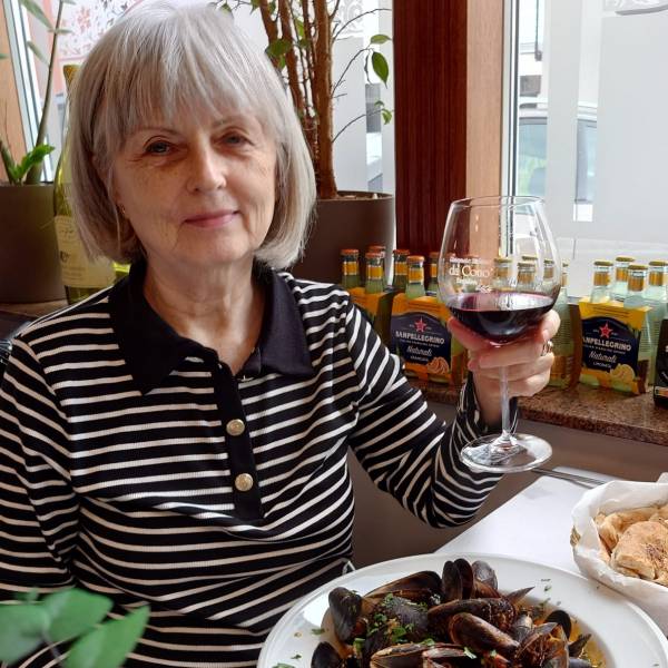 modelka s ID 0102H8NM7Z p021