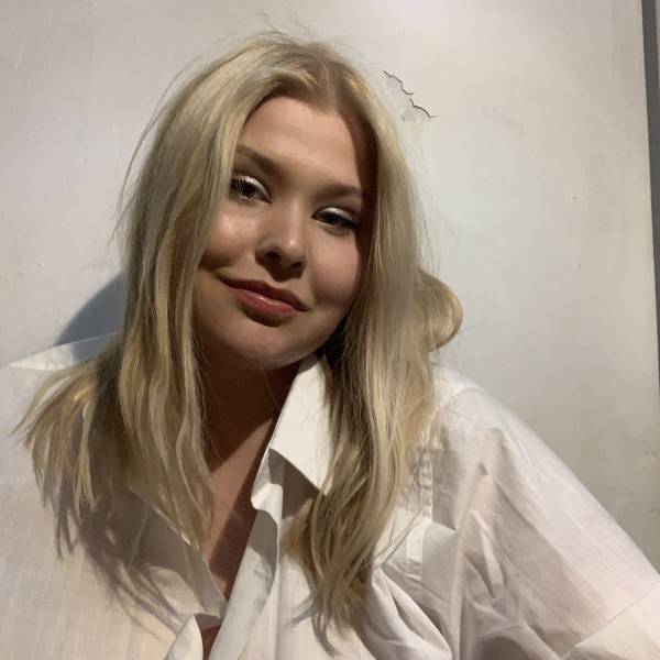modelka s ID 0102HGNXH1 p021