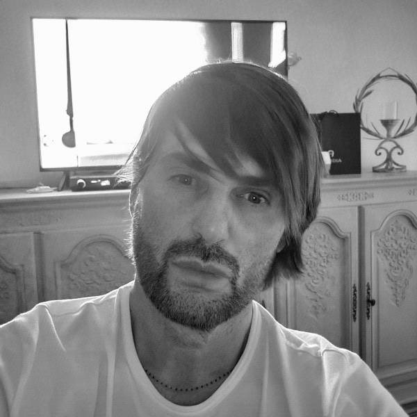 modelka s ID 0102HHTZEI p021