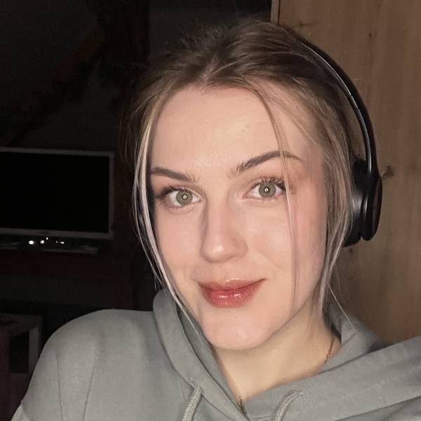 modelka s ID 0102HI0JXD p021