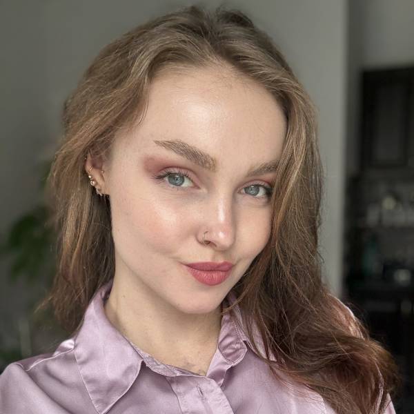 modelka s ID 0102HKR7SI p021