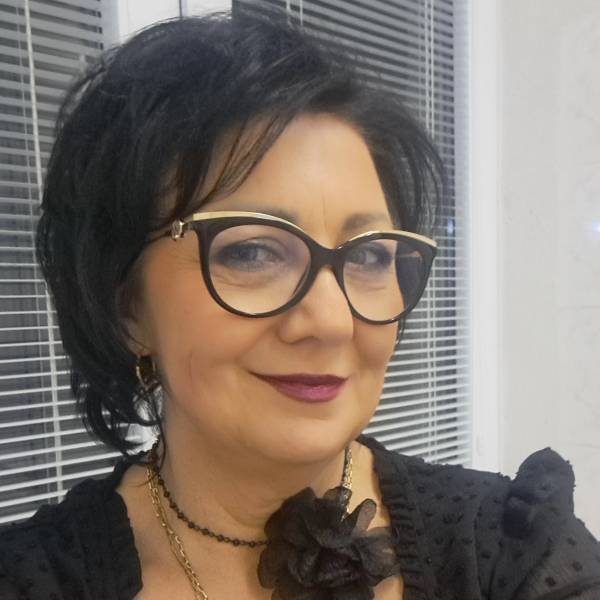 modelka s ID 0102HU9U8I p021