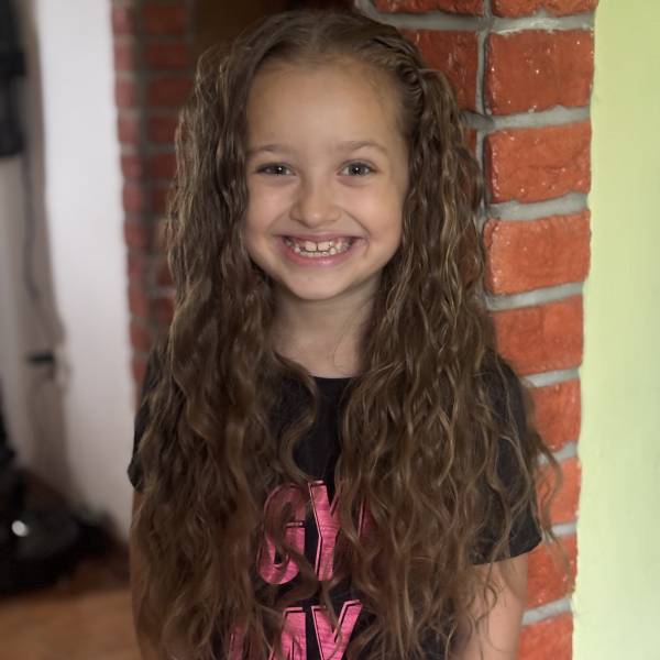 modelka s ID 0102HY6ZP8 p021