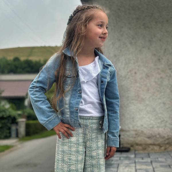 modelka s ID 0102HY6ZP8 p031