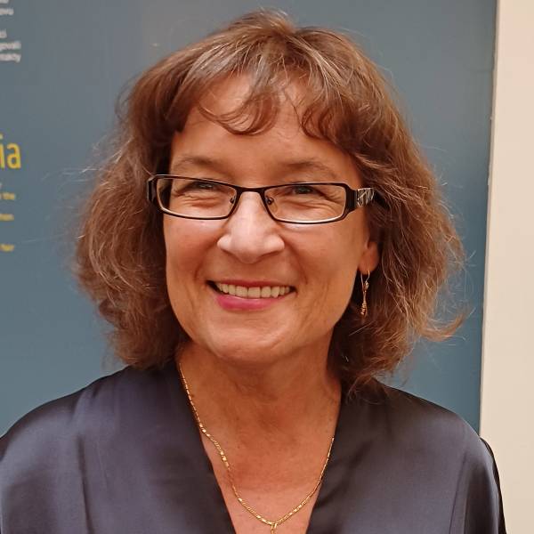 modelka s ID 0102HZF6N2 p021