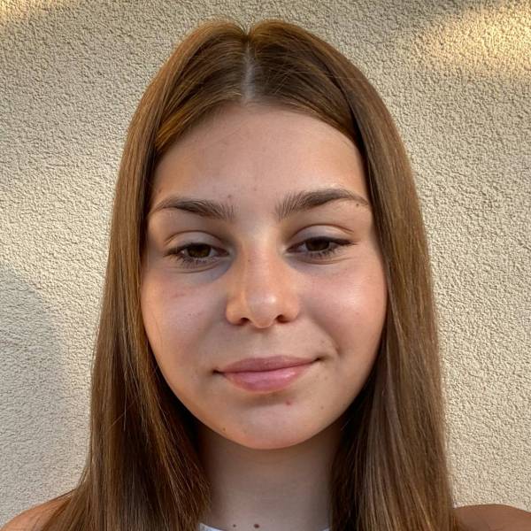 modelka s ID 0102I0A8TI p021