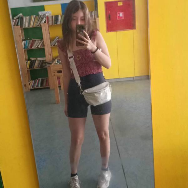 modelka s ID 0102I4HNWE p031