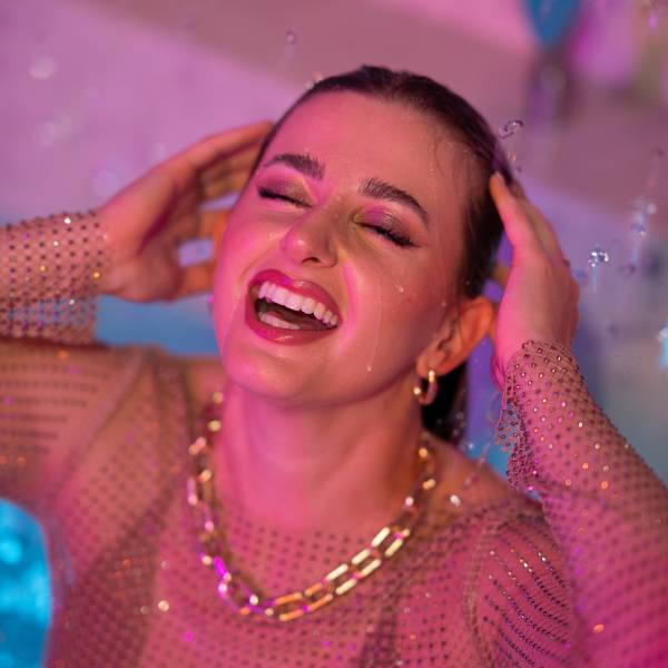 modelka s ID 0102I7IQQK p021