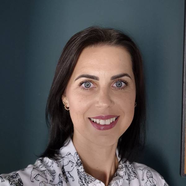 modelka s ID 0102I7YWU0 p021