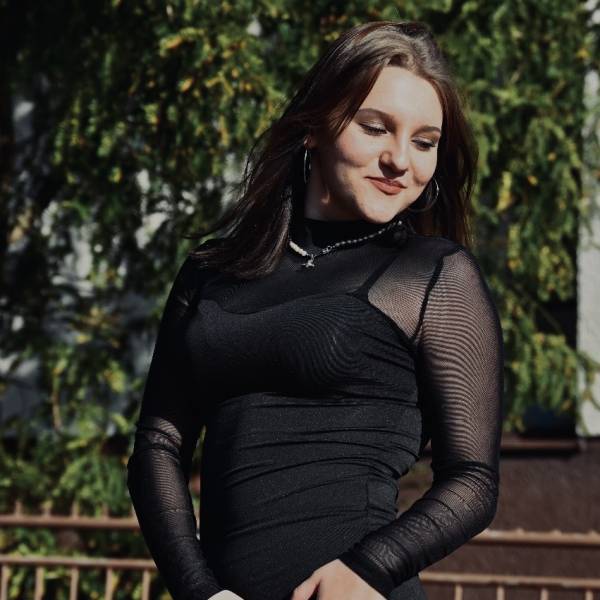 modelka s ID 0102IFW7GC p021