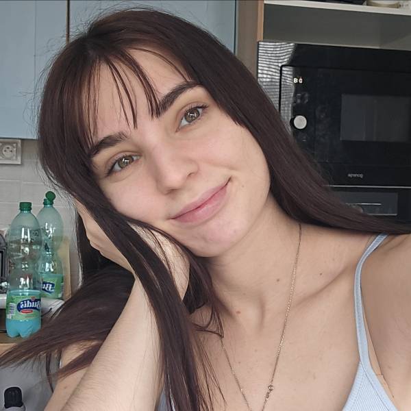 modelka s ID 0102IJ6LQ0 p021