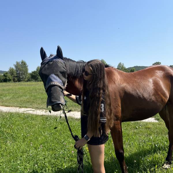 modelka s ID 0102IL6XF1 p031