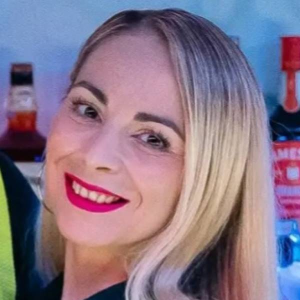 modelka s ID 0102IP893U p021