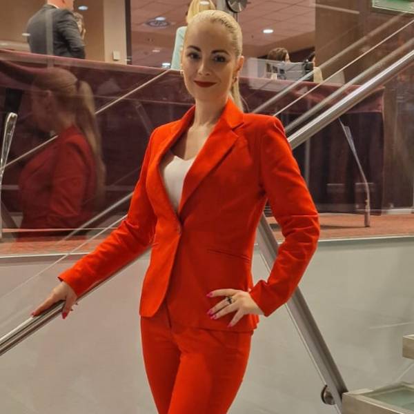 modelka s ID 0102IP893U p031