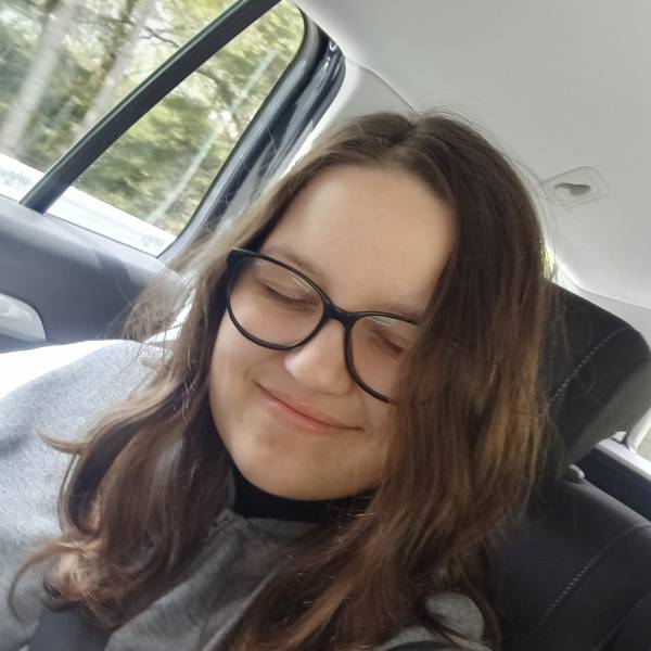 modelka s ID 0102IPKME7 p021