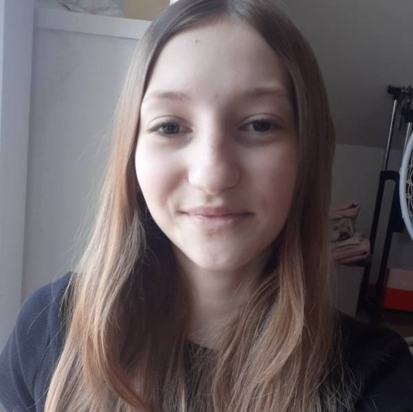 modelka s ID 0102ISE2NA p021