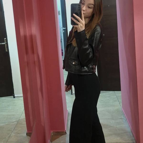 modelka s ID 0102IT84IX p031