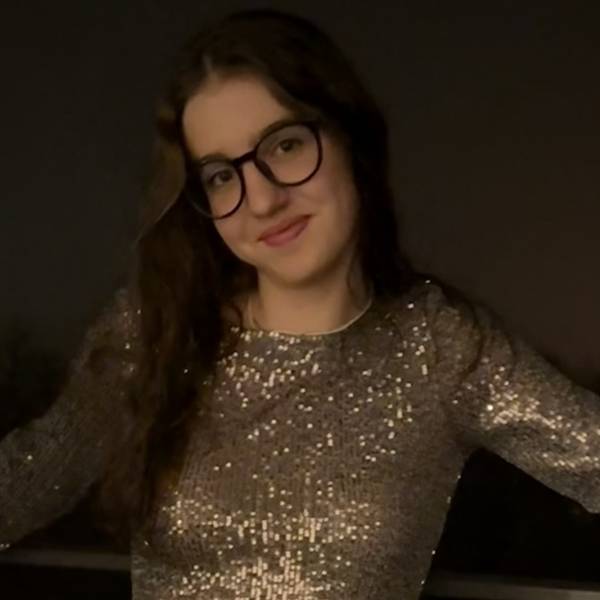 modelka s ID 0102IU4K9B p021